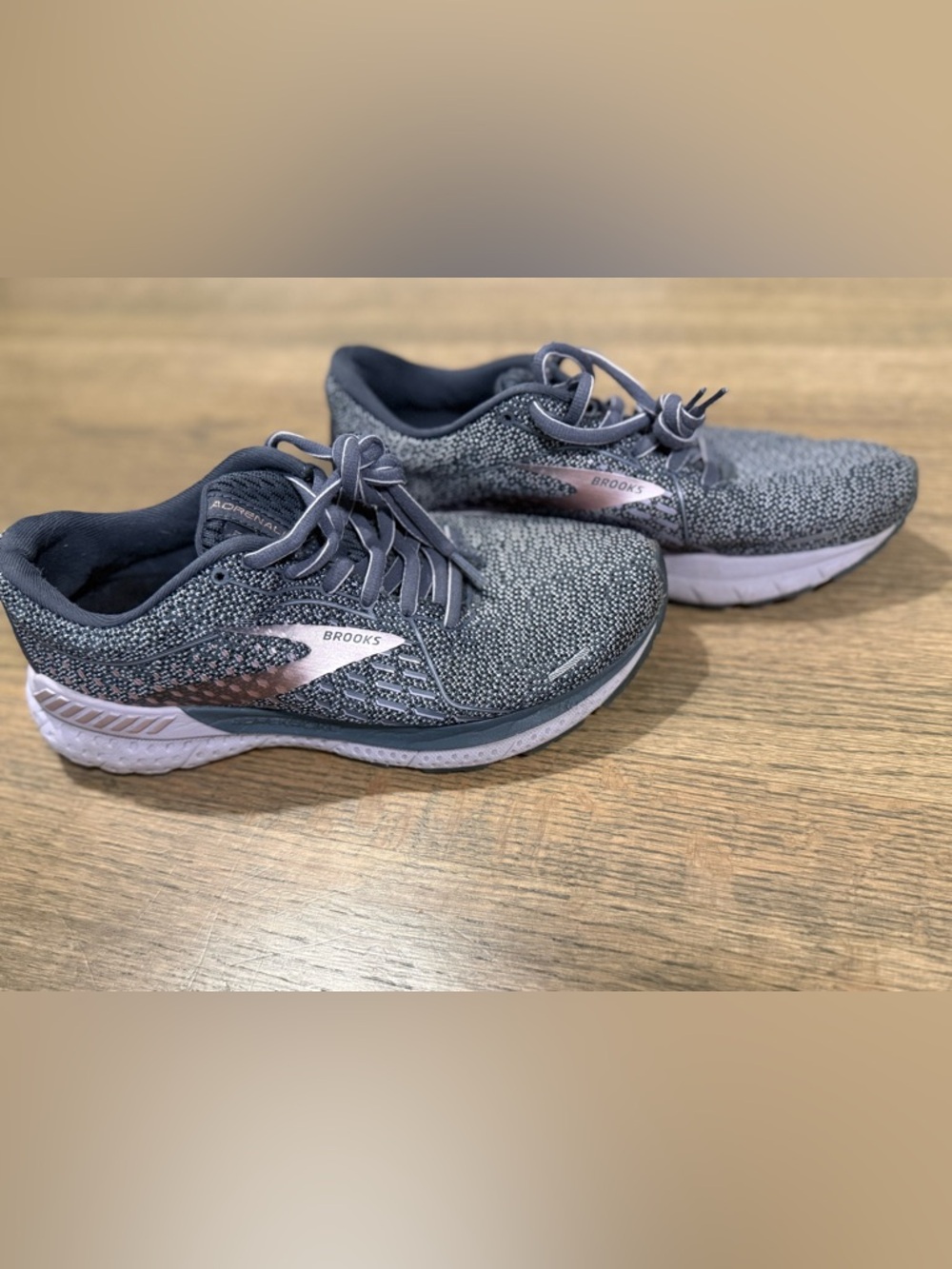 Brooks Women’s Adrenaline GTS 21 Gray And Pink Running Shoes Sz 8